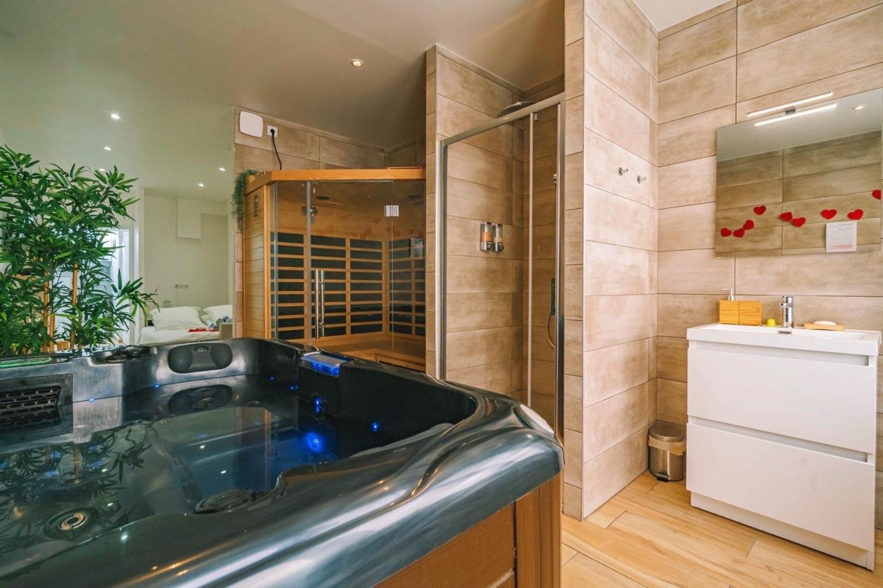 Spa Appartement O Temps Suspendu Reims Centre Sauna Et Jacuzzi Bagian luar foto