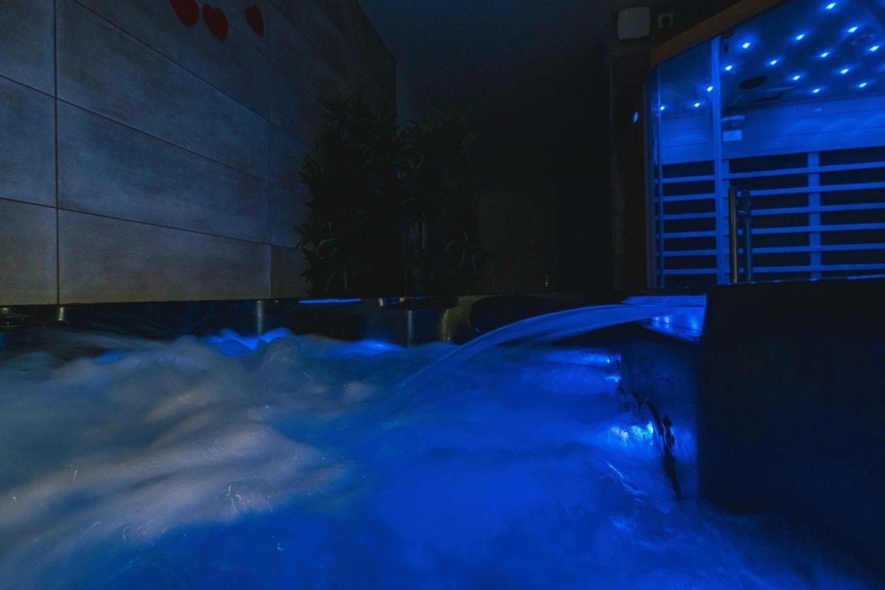Spa Appartement O Temps Suspendu Reims Centre Sauna Et Jacuzzi Bagian luar foto